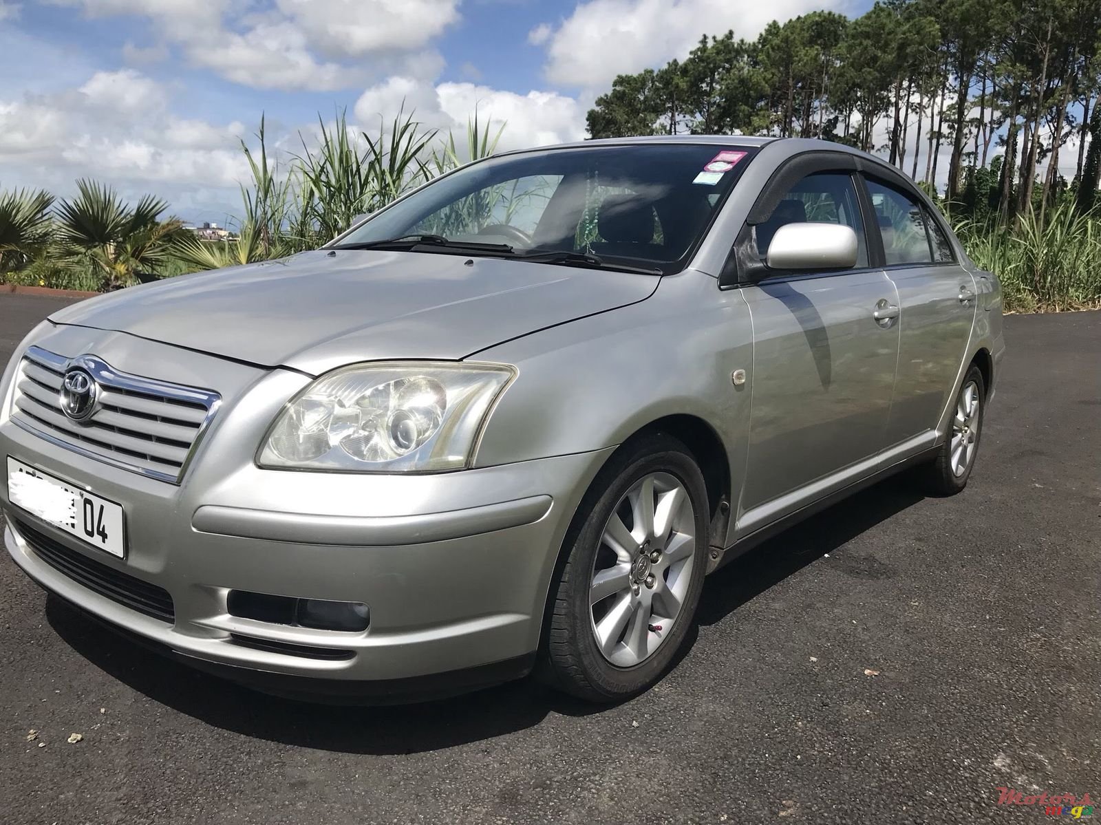 2004' Toyota Avensis photo #4