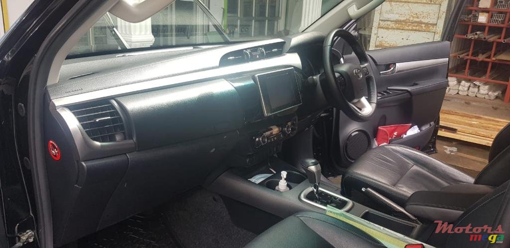 2017' Toyota Hilux photo #2