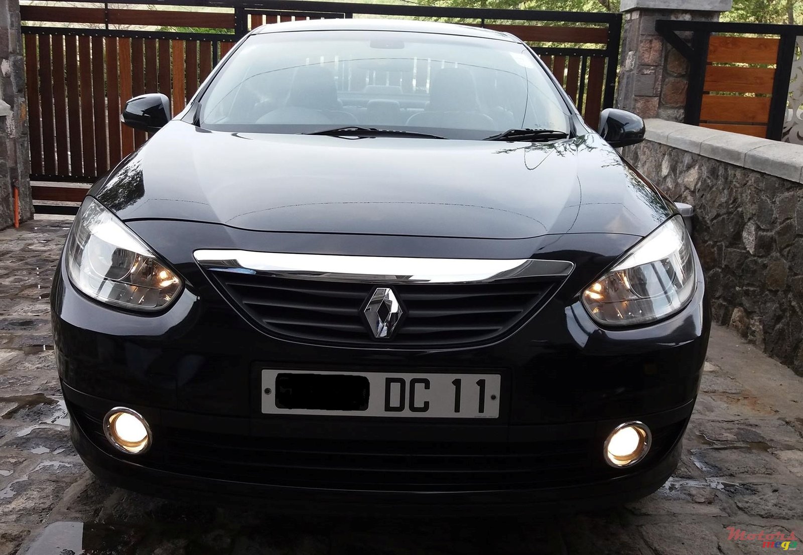 2011' Renault Fluence photo #2