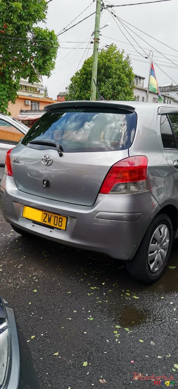 2008' Toyota Vitz photo #6