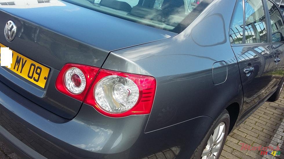 2009' Volkswagen Jetta photo #4