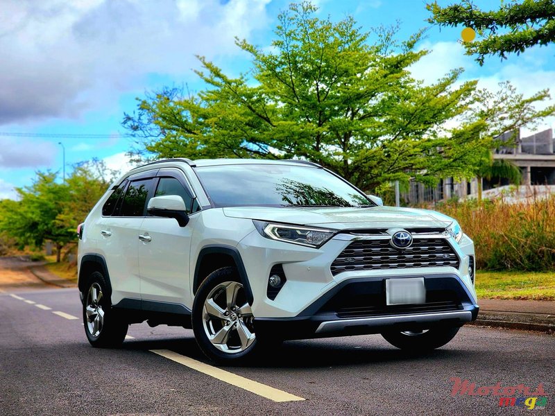 2021' Toyota RAV4 photo #1