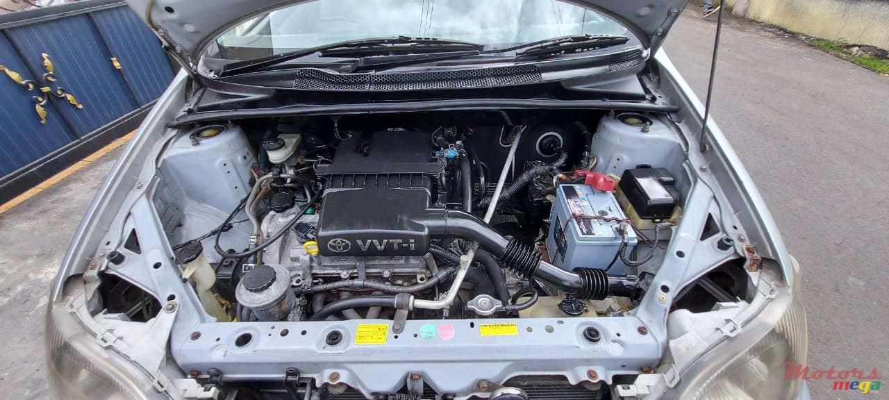 2000' Toyota photo #7