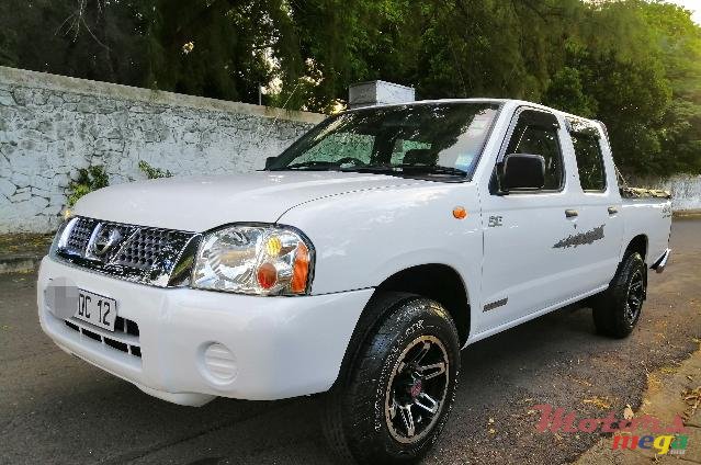 2012' Nissan Hardbody photo #1