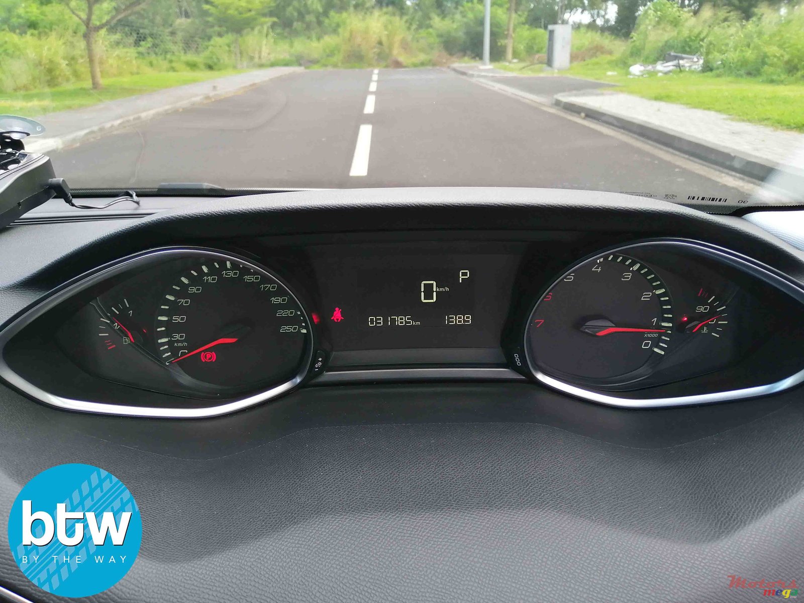 2015' Peugeot 308 photo #6