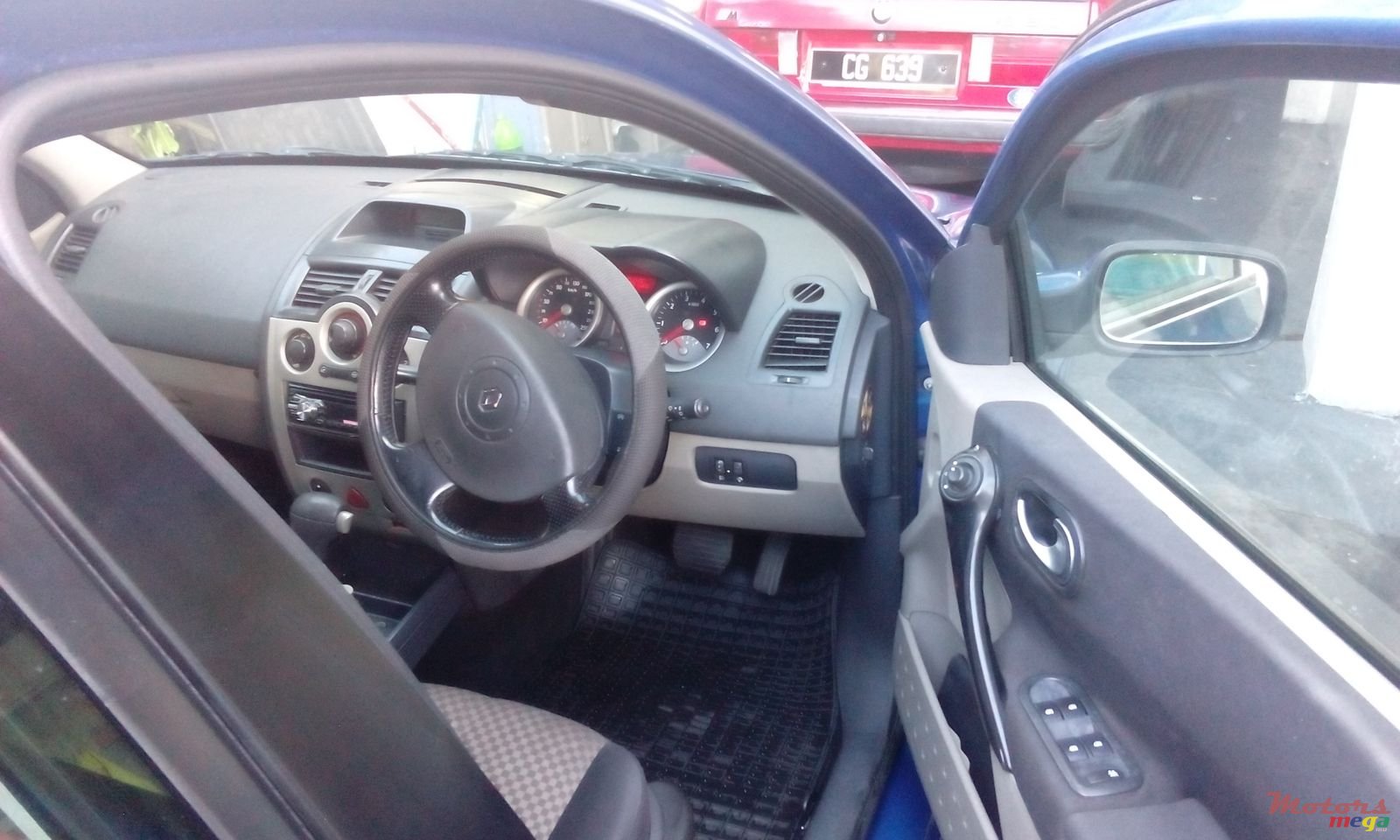 2004' Renault Megane photo #3