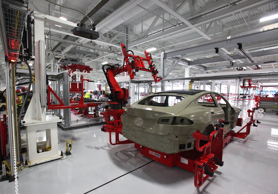 Tesla Model X Production Line Looks Like a Car Factory