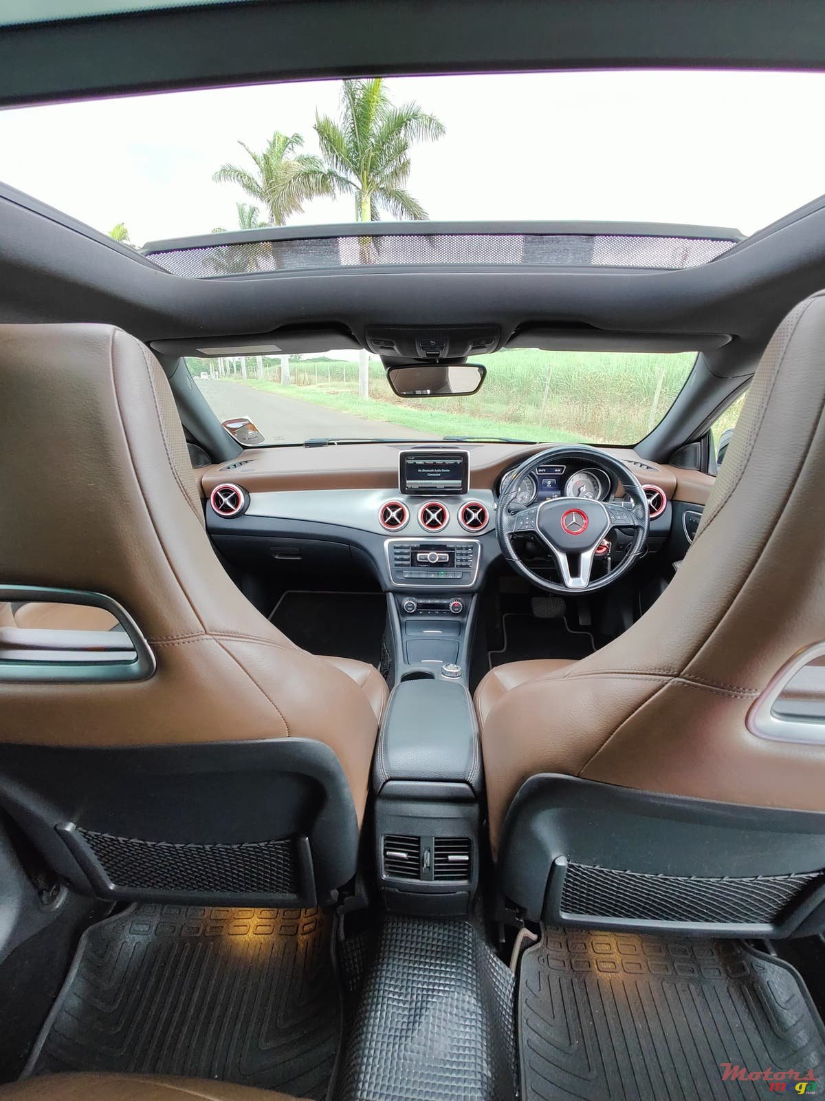 2014' Mercedes-Benz CLA 180 photo #5