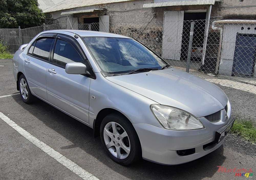 2005' Mitsubishi Lancer photo #1