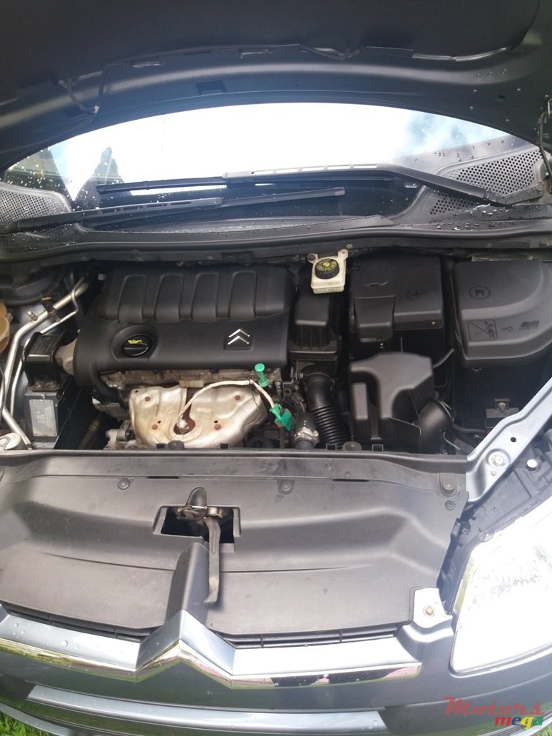 2007' Citroen C4 photo #3