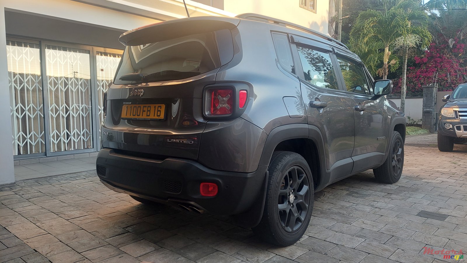 2016' Jeep Renegade photo #3