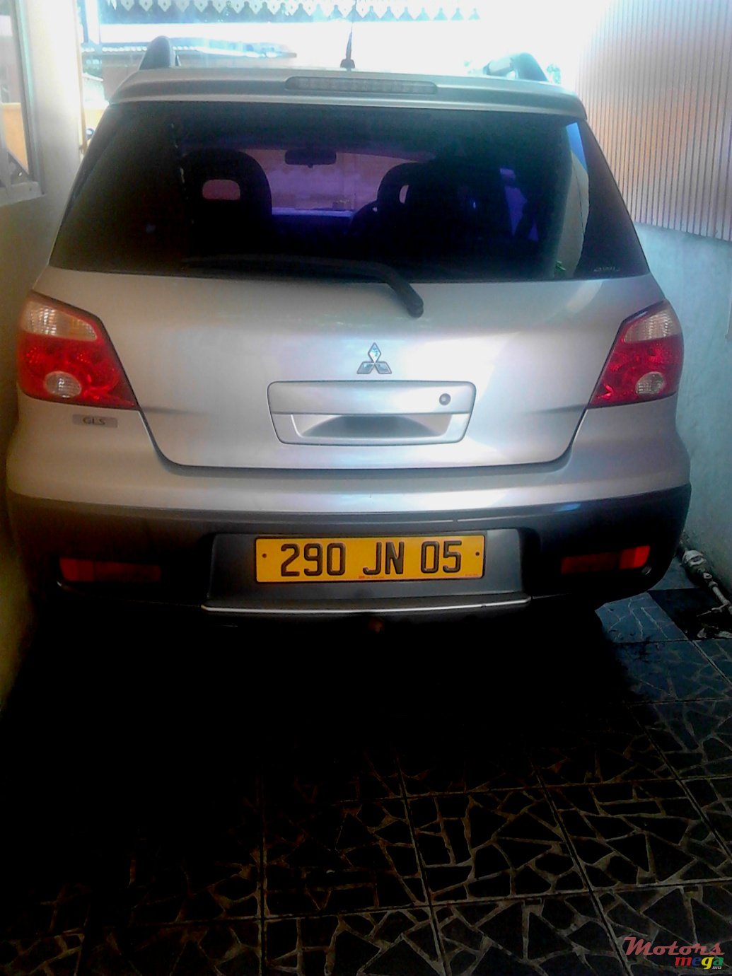 2005' Mitsubishi Outlander photo #1