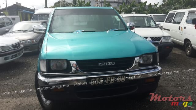 1998' Isuzu 4x4 photo #3