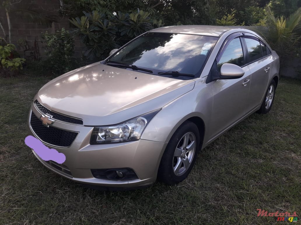 2011' Chevrolet Cruze photo #3