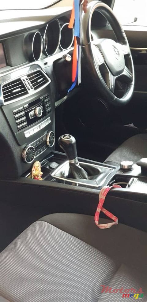 2012' Mercedes-Benz C-Class photo #2