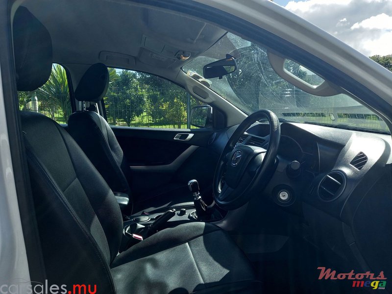 2020' Mazda BT-50 2.2 4x4 photo #5