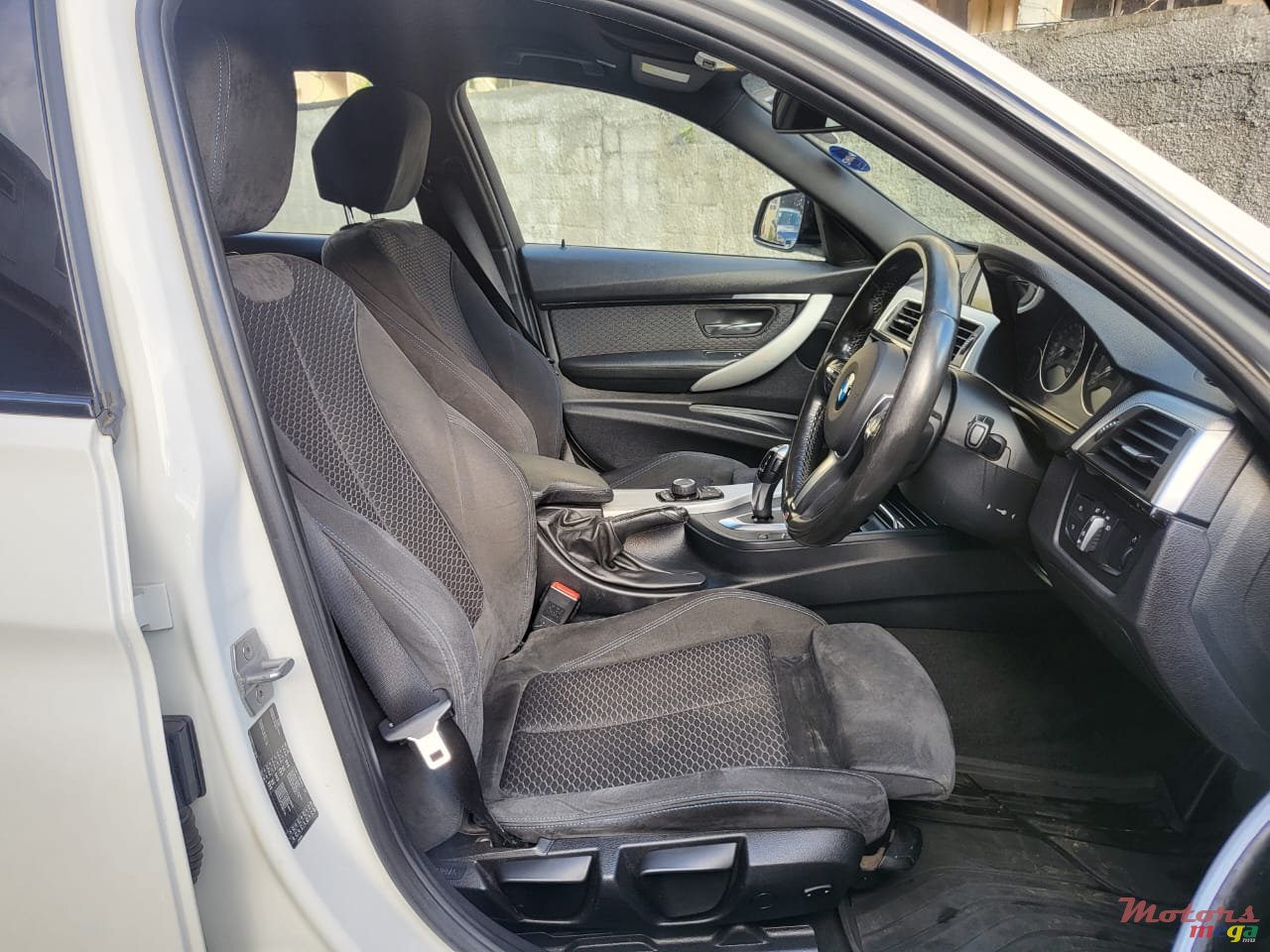 2016' BMW 318 photo #7