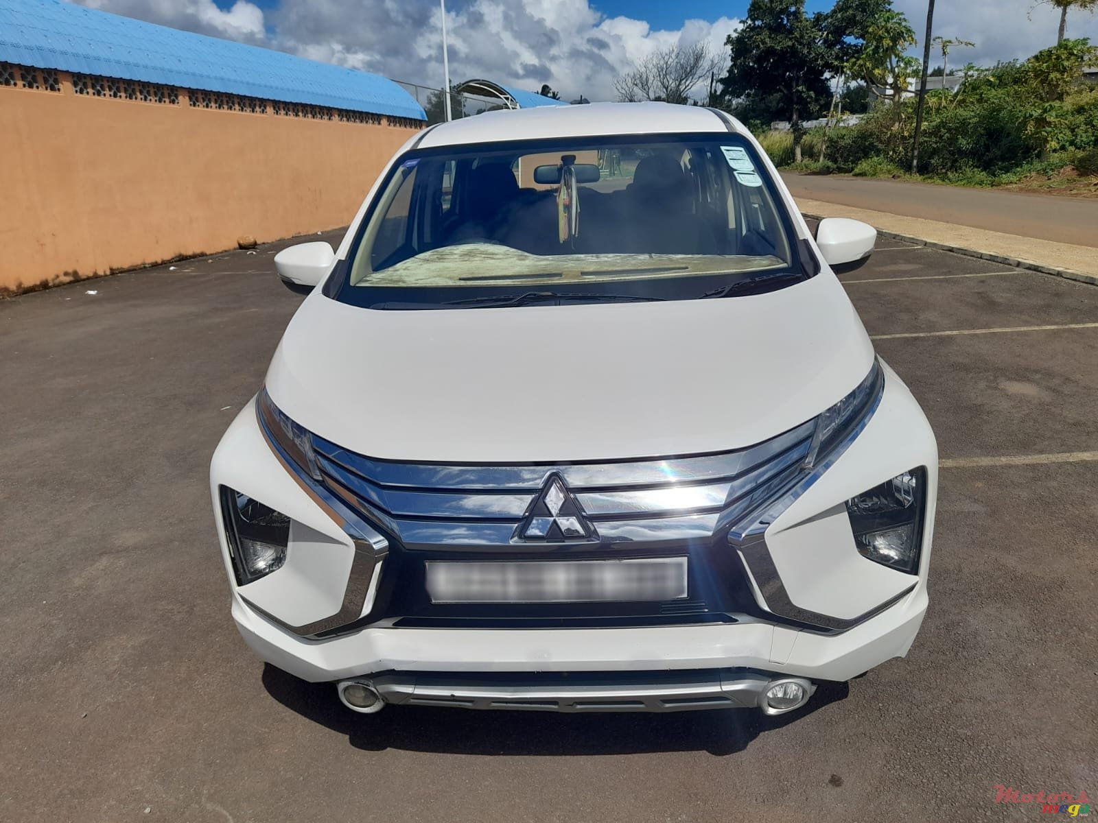 2020' Mitsubishi Space Wagon photo #1