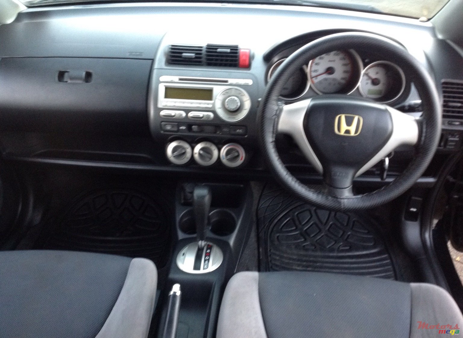 2005' Honda Fit photo #2