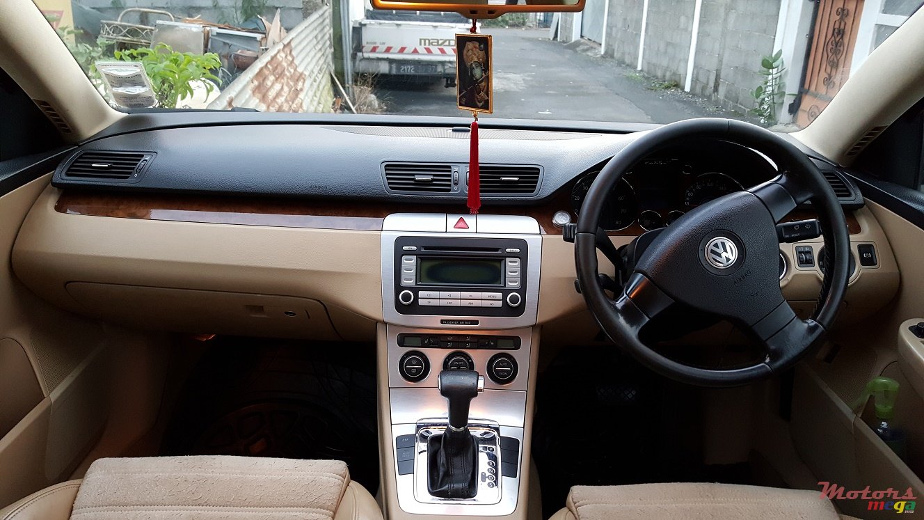 2007' Volkswagen Passat photo #4