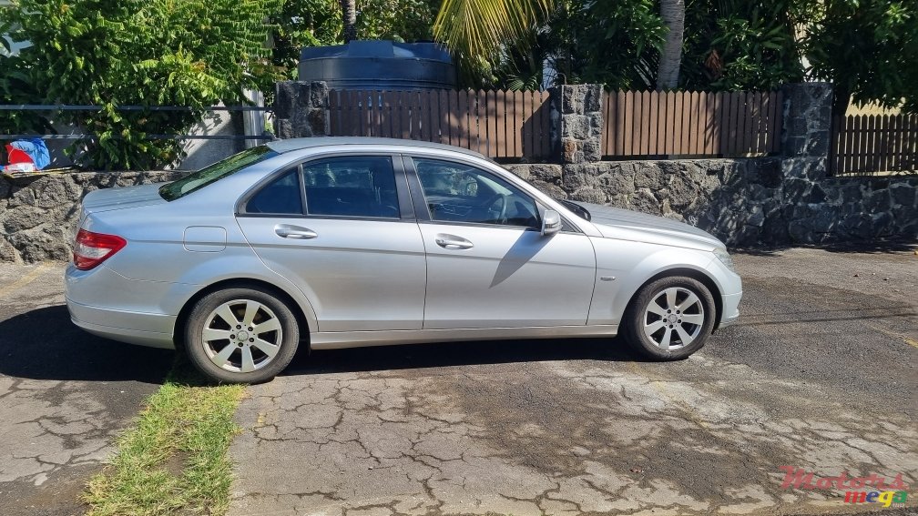2010' Mercedes-Benz C 180 compressor photo #2