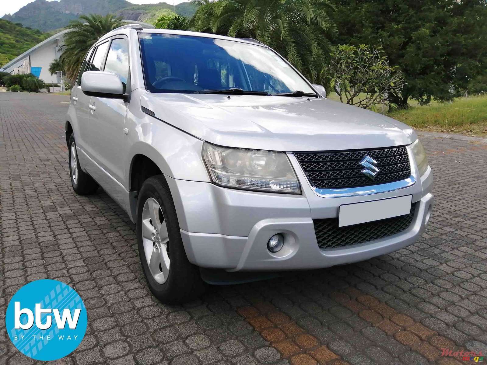 2011' Suzuki Grand Vitara photo #1