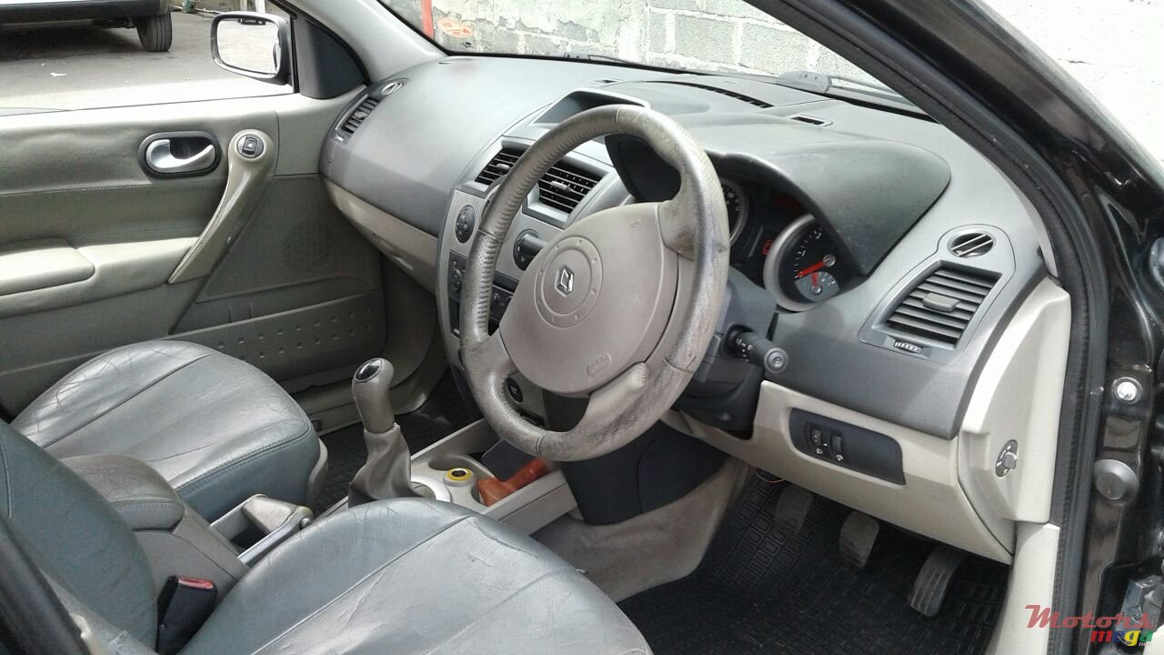 2005' Renault Megane photo #3