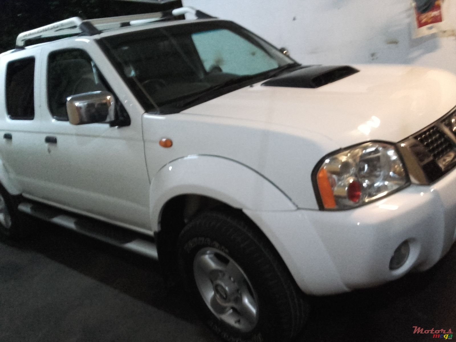 2012' Nissan Hardbody photo #1