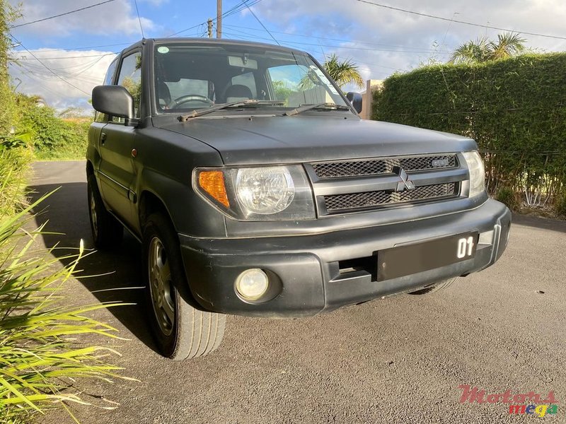 2001' Mitsubishi Pajero Pinin photo #2