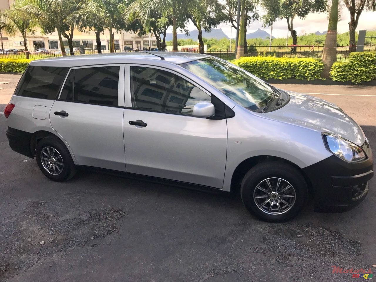 2013' Nissan photo #3