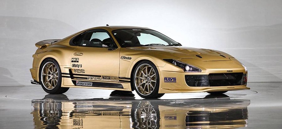 Go For Gold With This Mental 358 km/h V12 Toyota Supra