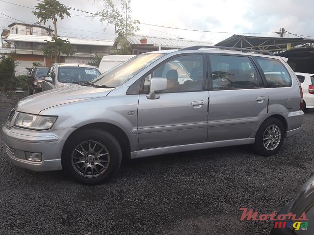 2002' Mitsubishi Chariot Wagon photo #3