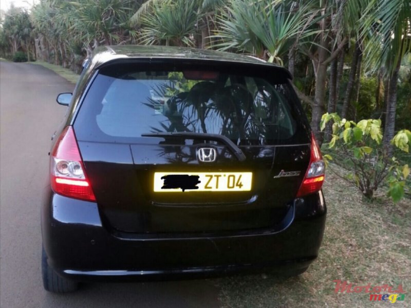 2004' Honda Jazz ladydriving photo #2