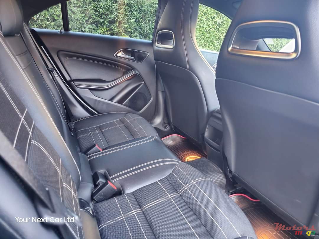 2014' Mercedes-Benz CLA 200 photo #7