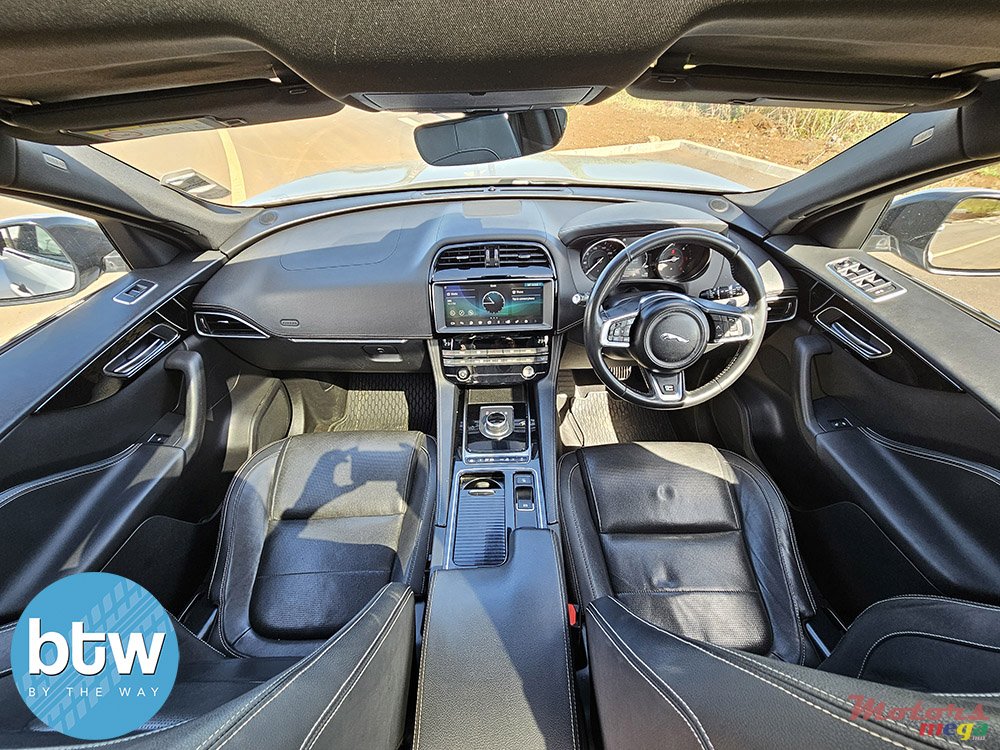 2019' Jaguar F-Pace R-Sport photo #6