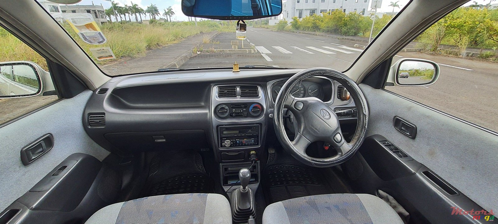 1999' Toyota Duet photo #4