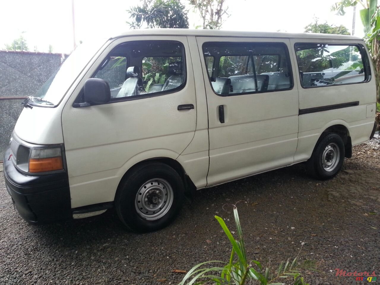 1998' Toyota HiAce photo #2