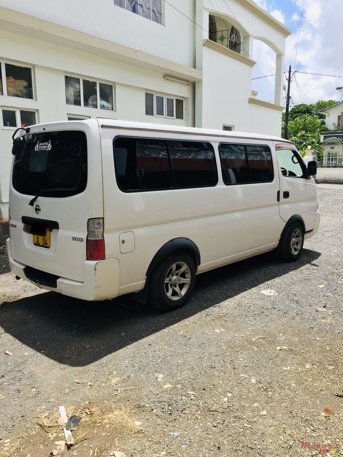 2004' Nissan Urvan photo #1