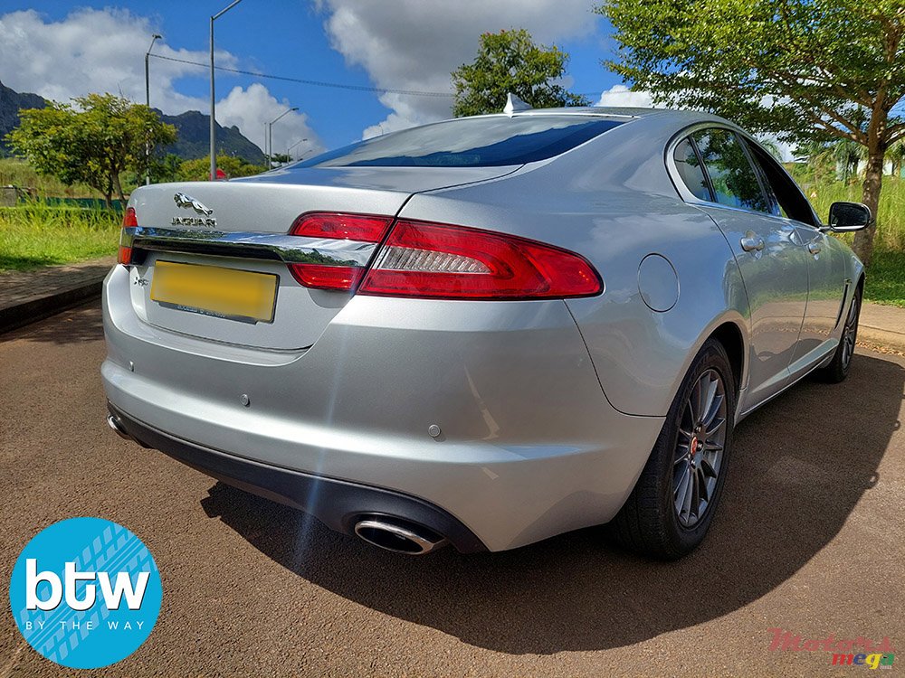 2015' Jaguar XF photo #4