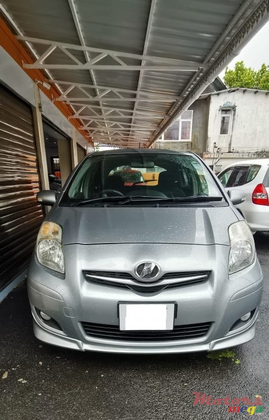 2007' Toyota Vitz RS photo #1