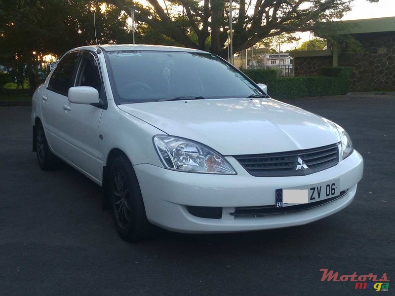 2006' Mitsubishi Lancer photo #2