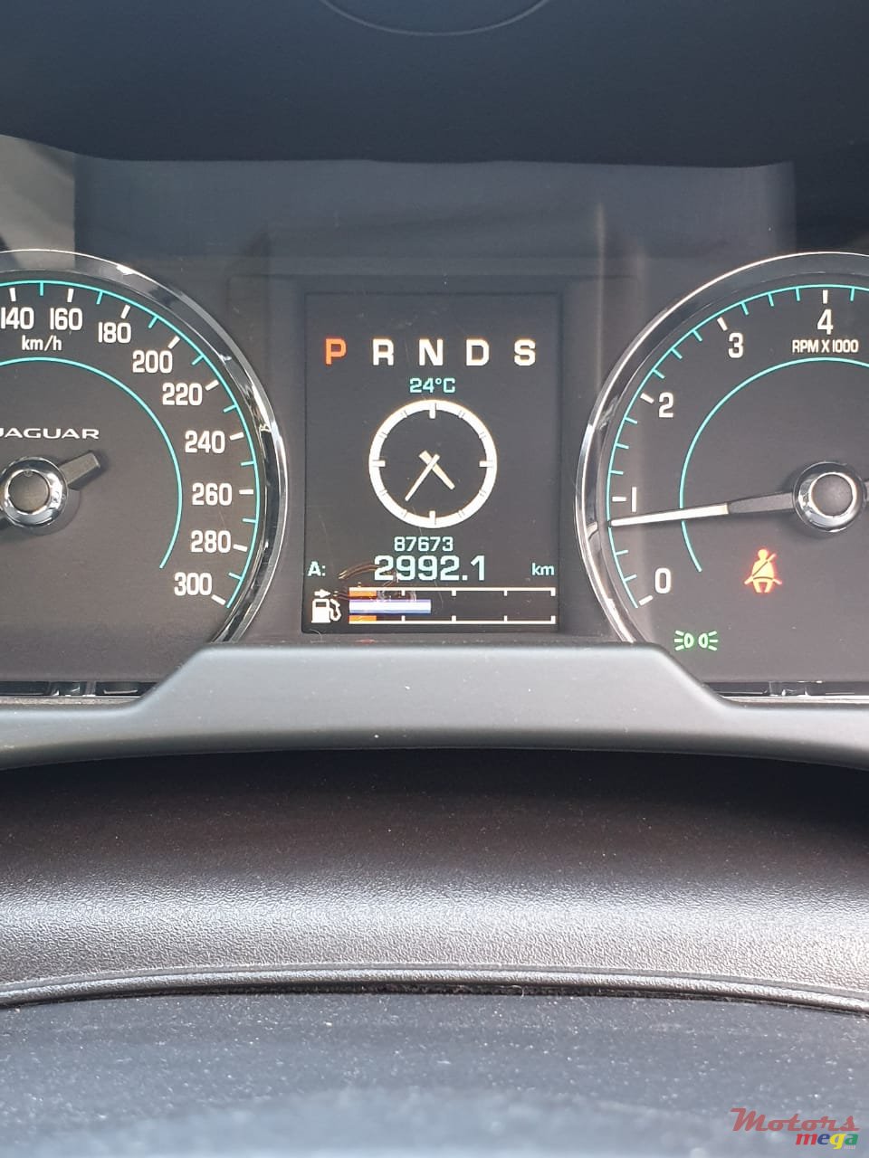 2015' Jaguar XF OEM Luxury photo #7