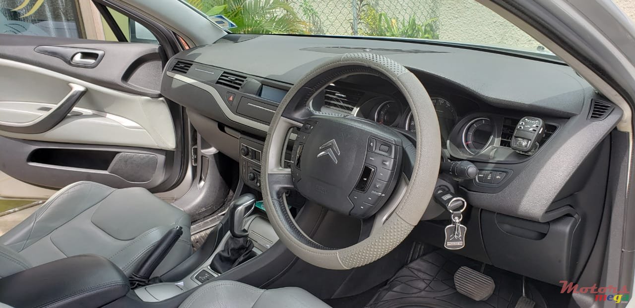 2012' Citroen C5 photo #2