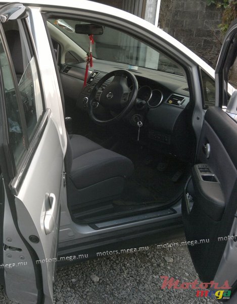 2009' Nissan photo #1