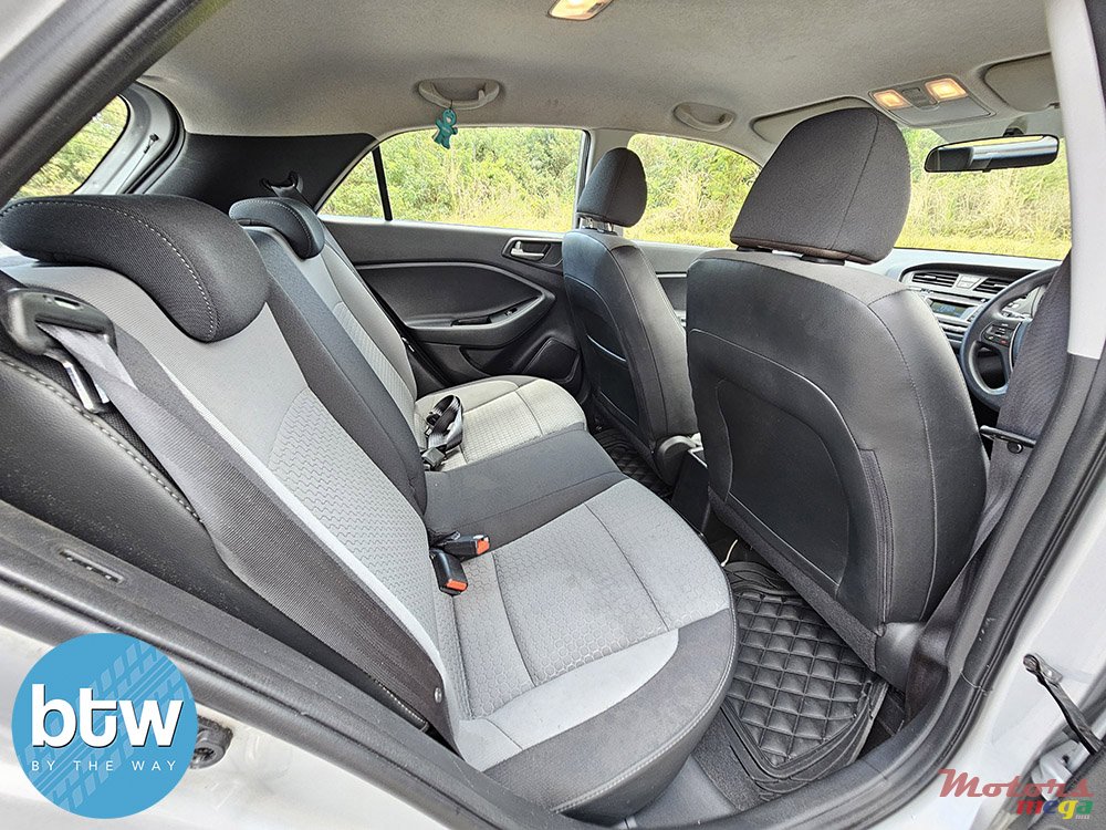 2017' Hyundai i20 photo #6