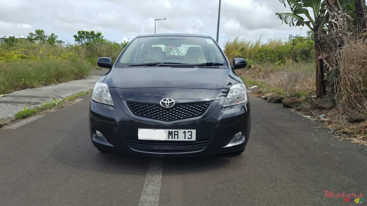 2013' Toyota Yaris photo #6