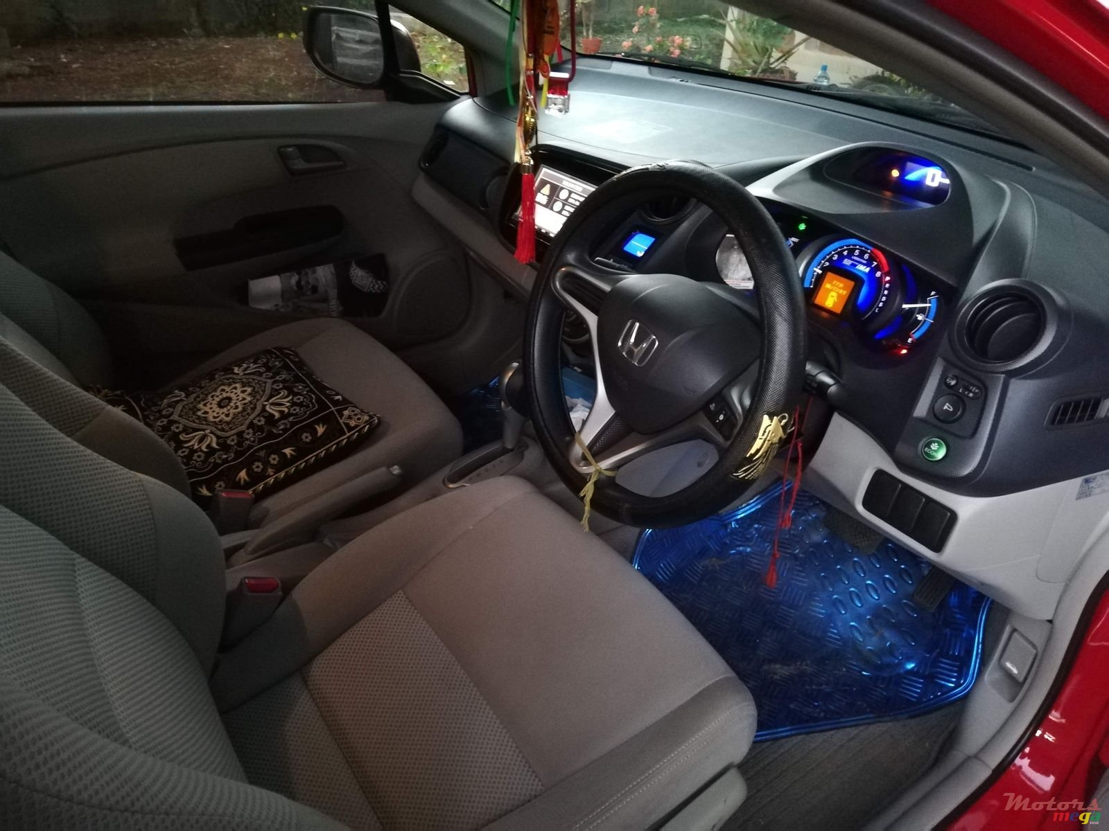 2010' Honda Insight photo #1