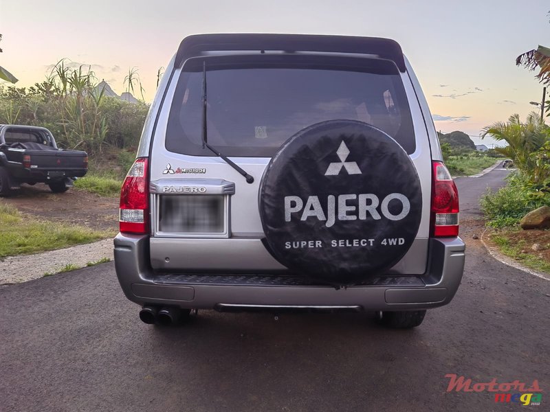 2003' Mitsubishi Pajero photo #5