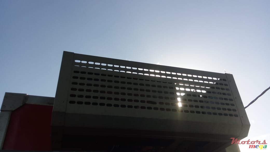 2017' Mitsubishi photo #4