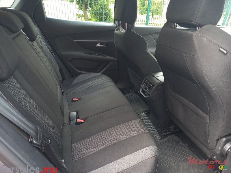 2022' Peugeot 3008 Allure 1.6T photo #5